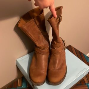 Brown boots by Baretraps